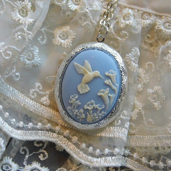Blue Cameo Hummingbird slvr Locket Photo pill box - Picture 2 of 7